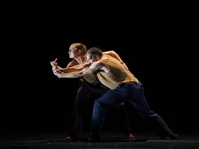 Performance: ÉTOILE EN MUE’ por Hector Ferrer