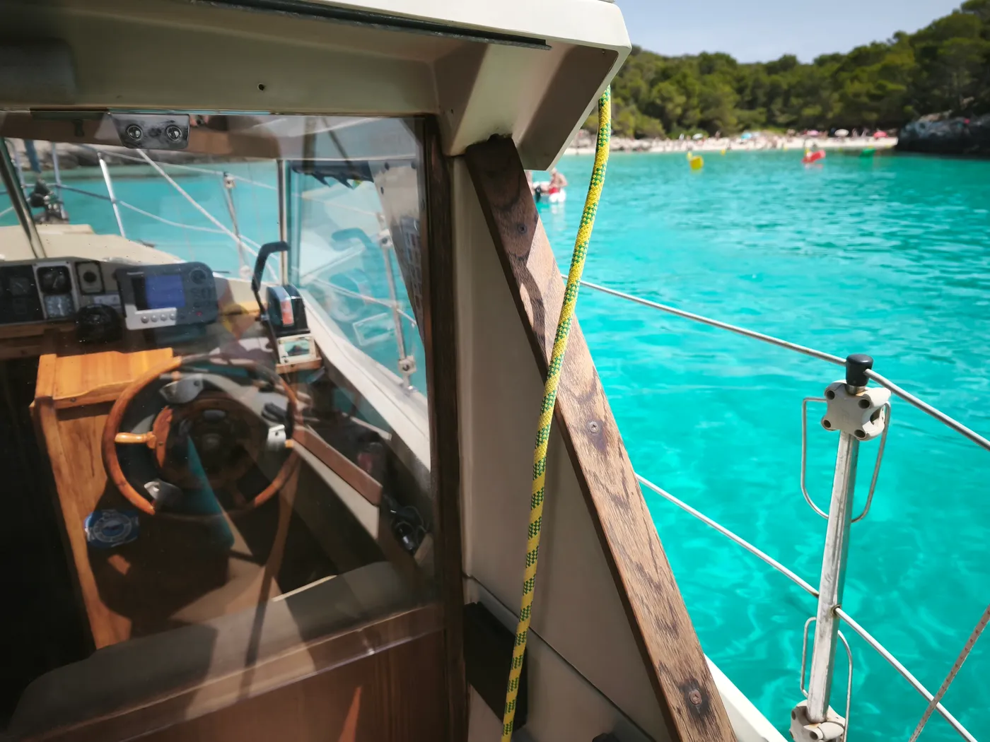 Menorca Boat Trip – Caballo Blanco Charter en Menorca - Vista 2