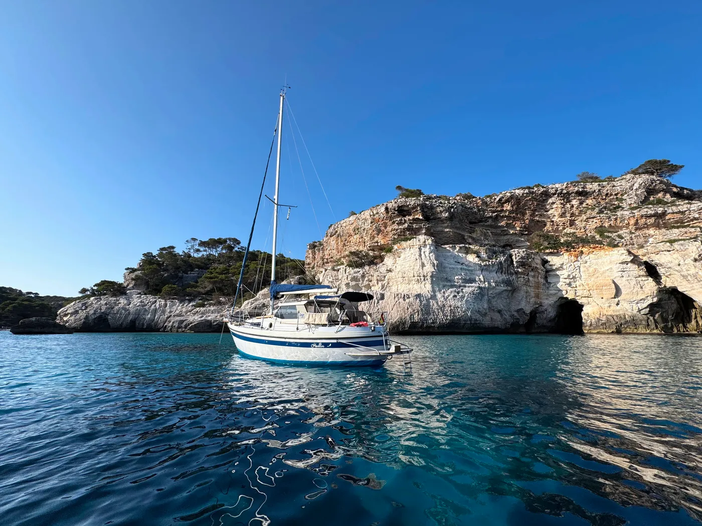Menorca Boat Trip – Caballo Blanco Charter en Menorca - Vista 6