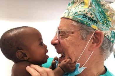VEUS PER A UNA BONA CAUSA. A BENEFICI DE LA FUNDACIÓ CLARÓS