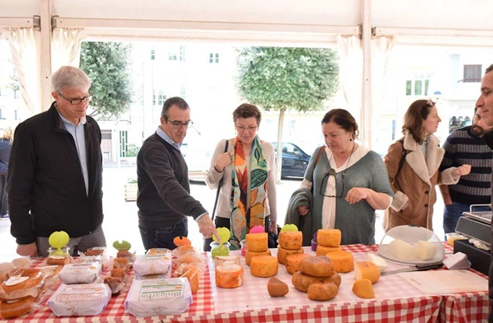 Petit Mercat Artesà i Agroalimentari
