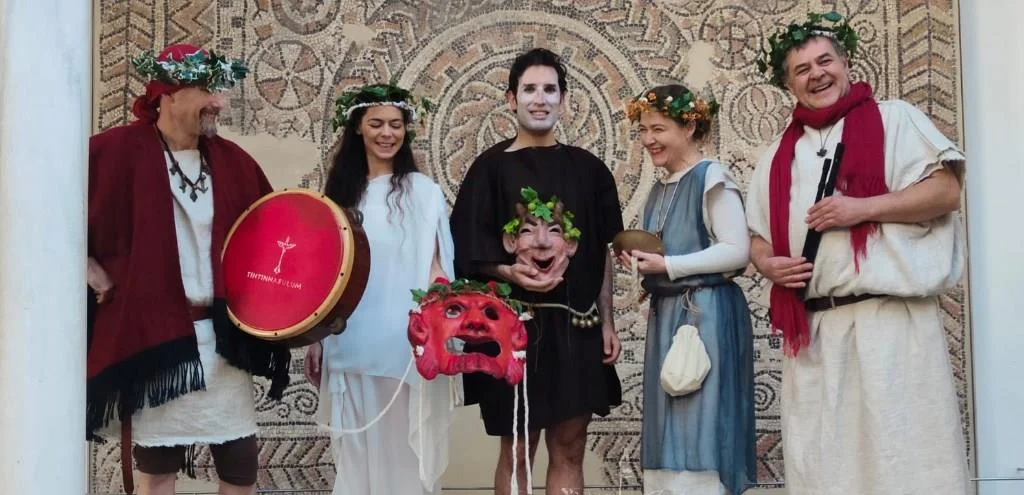 Tintinnabulum: música y teatro en la Roma antigua