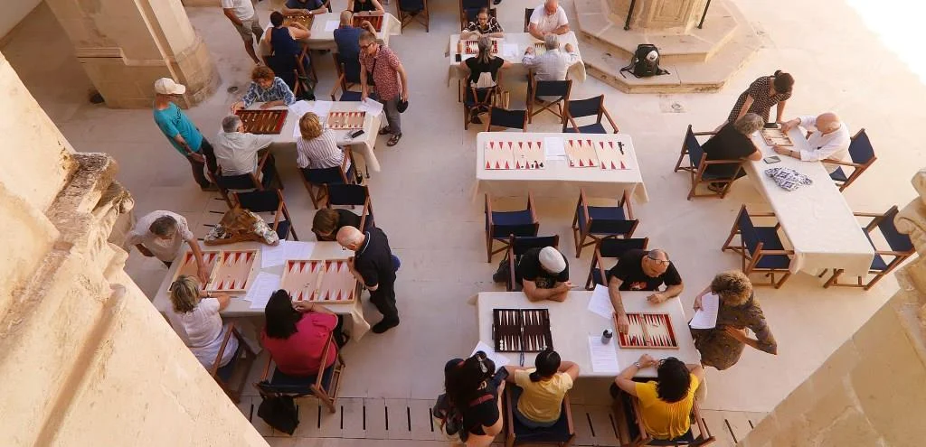 Descubre el Juego del Cajón: Tradición y estrategia en el Museo.