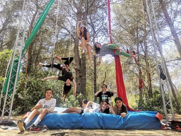 Taller de circo para niños con ACIRKAOS