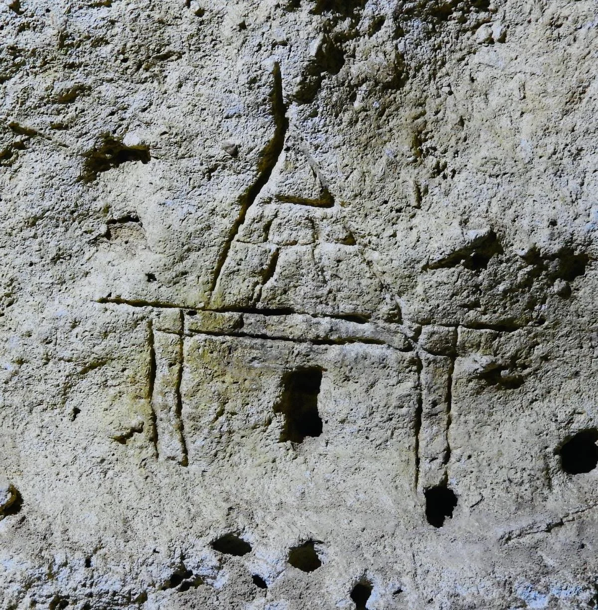 Palabras de piedra: Descubre los secretos de los grabados de Menorca