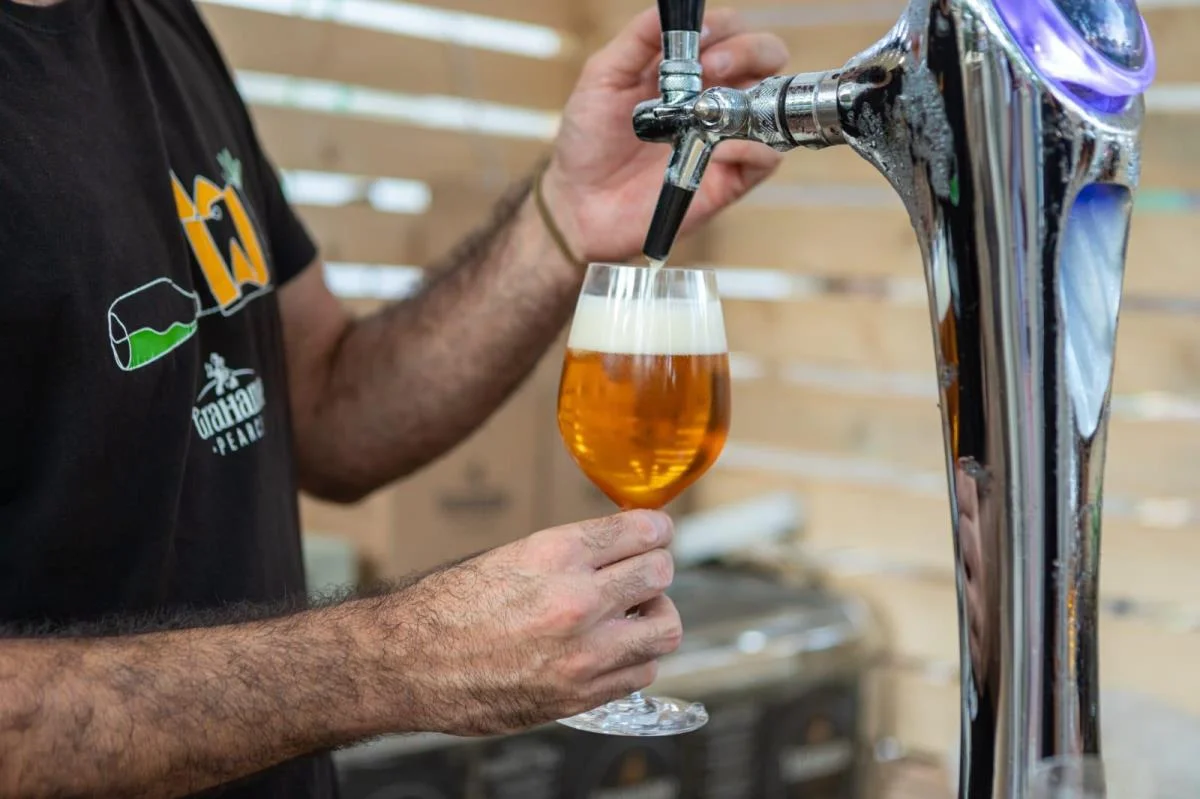 Showcooking y maridaje en Sant Lluís: Gastronomía y cerveza artesana en la calle