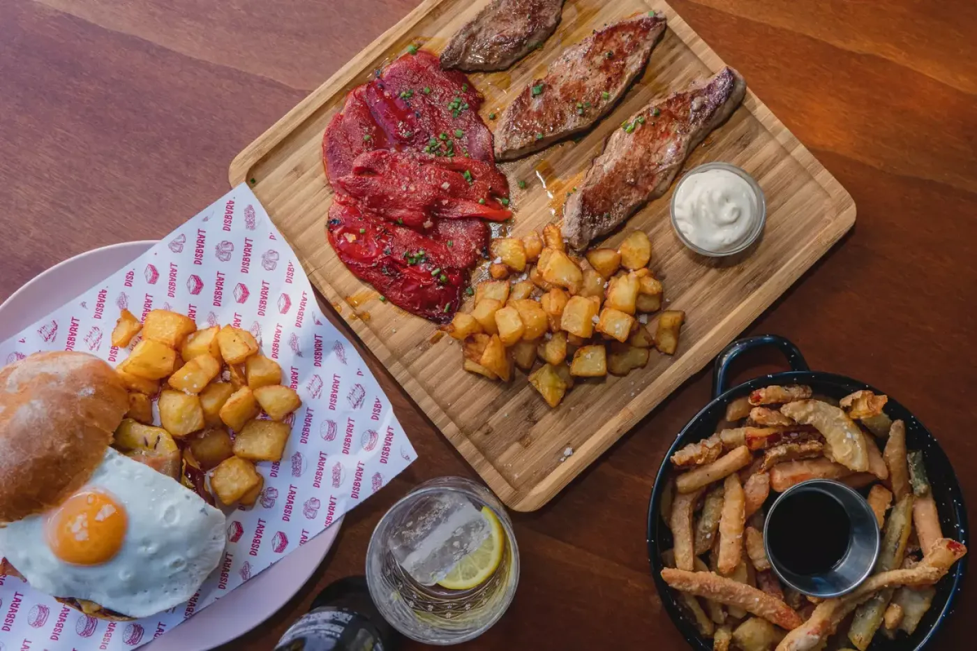 Disbarat Burgers, Tapas & Pizzas - image - 1